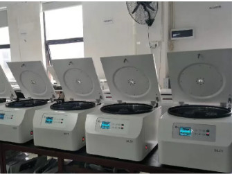 Bom preço. 4000rpm balançam para fora o centrifugador estando do extrator do assoalho do rotor para a extração do óleo on-line